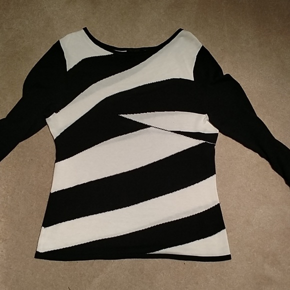 Black and white sweater - Picture 2 of 4